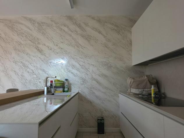 RONCHI, a soli 500 metri dal mare della Riviera Apuana, elegante villetta a schiera d'angolo con giardino su due lati e ampio pergolato. Disposta su t - Foto 11