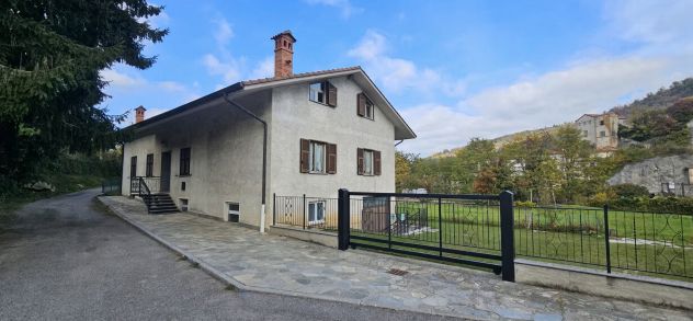 Casa indipendente con ampi spazi e terreno