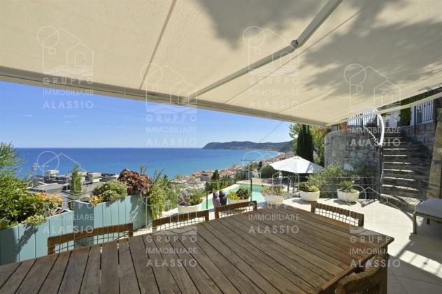 ESCLUSIVA PROPRIETÀ DI PRESTIGIO CON VISTA MARE TOTALE, PISCINA PANORAMICA E DEPENDANCE INDIPENDENTE - Foto 17