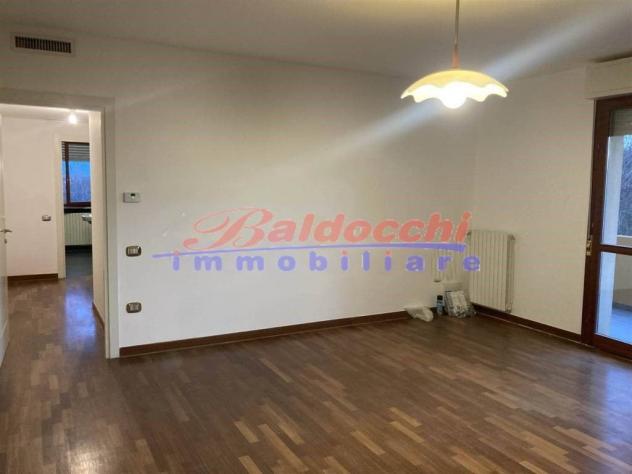 ZONA SEMICENTRALE - APPARTAMENTO TRILOCALE CON TERRAZZO E GARAGE - Foto 3