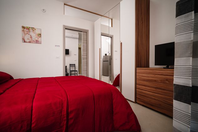 CODICE 7408 APPARTAMENTO RISTRUTTURATO CON MOBILI NUOVI - Foto 2