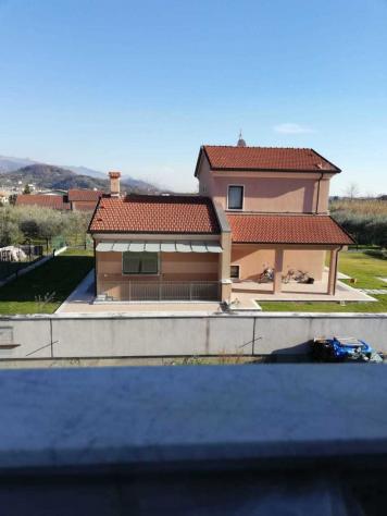 casa indipendente in vendita a Luni