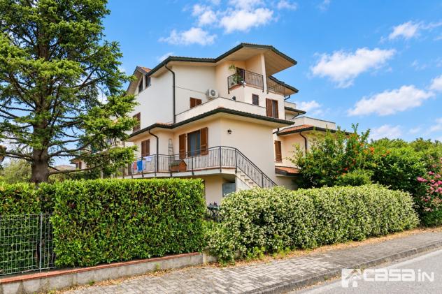 ARZAGO D'ADDA, 3 LOCALI DUPLEX con CANTINA e BOX
In zona tranquilla, proponiamo in vendita esclusiva luminoso appartamento di 3 locali oltre doppi s - Foto 2