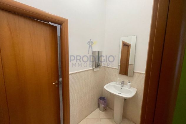Comodo appartamento uso ufficio in vendita a Bisceglie - Foto 6