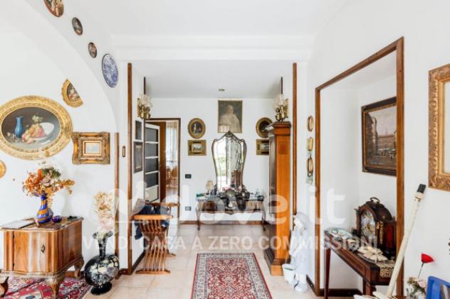 Villa di 350 m² con più di 5 locali e box auto in vendita a Cocquio-Trevisago - Foto 5