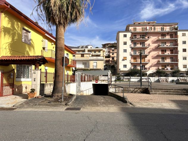 Parcheggio coperto al piano seminterrato - Foto 16