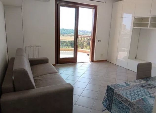 POMEZIA MONOLOCALE ARREDATO CON TERRAZZO E POSTO AUTO - Foto 3
