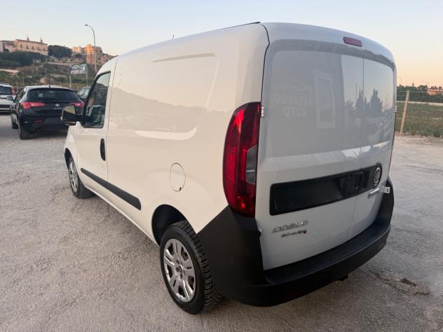 Fiat Doblo Dobl1.3 MJT 80cv Cargo Lamierato 2017 - Foto 9
