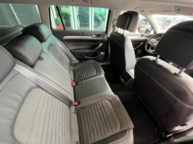Volkswagen Passat Variant 2.0 TDI Executive 4Motion 200 CV DSG - Foto 10