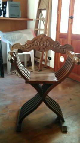 poltrona in legno stile romano