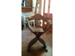 poltrona in legno stile romano