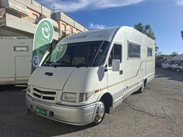 MOTORHOME MOBILVETTA IVECO DINETTE LETTO FRANCESE BASCULANTE GANCIO TRAINO CLIMATIZZATORE GEMELLATO POSTERIORE FOTOVOLTAICO CAMPEGGIO CAMPER USATI G - Foto 2