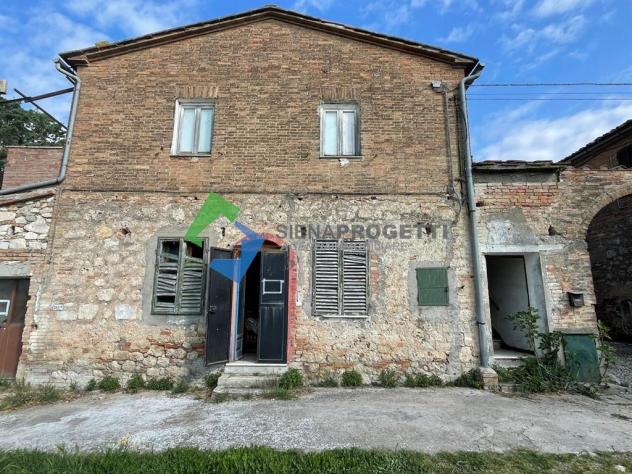 Vendesi in Strada di Radi porzione di casale da ristrutturare