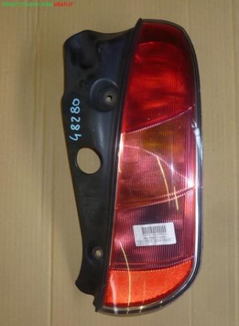 FANALE POST.D. LANCIA YPSILON (843-TE/TI)  Parti elettriche  Fanaleria  Fanali  Fanale est. post. d LANCIA - YPSILON - 01-07-2003 - 01-12-2011