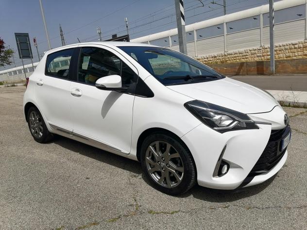 Toyota Yaris 1.4 D 90cv 5 porte LOUNGE 12/2017 - Foto 4