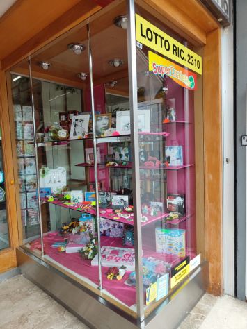 VENDESI TABACCHERIA IN CHIANCIANO TERME ( SI )