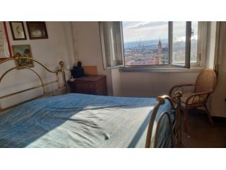 Stanza matrimoniale ampia e soleggiata, con vista spettacolare a Sampierdarena