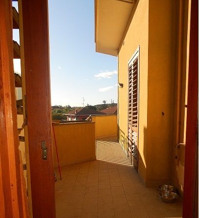Trivani Arredato con Terrazzo