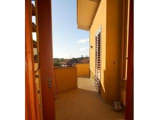 Trivani Arredato con Terrazzo