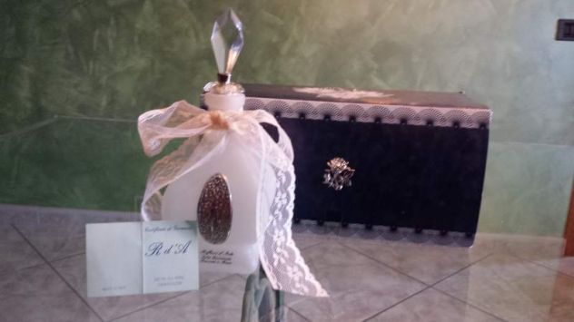 Boccetta lavorata con elegante tappo