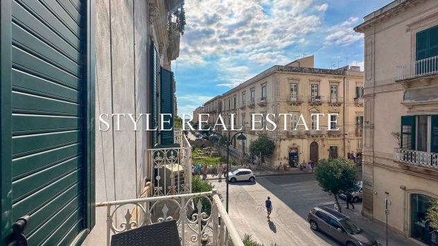 ORTIGIA TRILOCALE ASCENSORATO IN SIGNORILE PALAZZO D'EPOCA - Foto 4