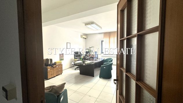 SIRACUSA AMPIO UFFICIO 485MQ CON 4 UNITA E 3 TERRAZZE ALIVELLO - Foto 2