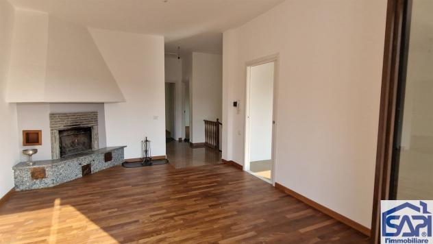 VILLA SINGOLA COMPLETAMENTE RISTRUTTURATA CON BOX DI 45 MQ - PRONTA PER ESSERE VISSUTA - Foto 18