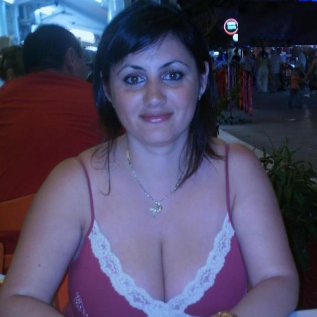 Donna di Potenza, 36 anni. Fisico Tettona Tel: