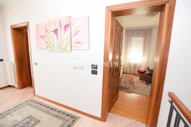 CASA INDIPENDENTE di 11 vani e di 220 mq (VOLPAGO DEL MONTELLO) rif. SW130_3 - Foto 20
