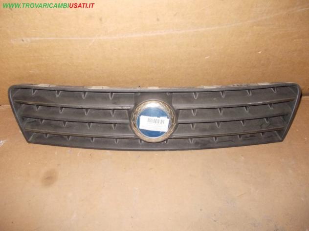 GRIGLIA CON STEMMA ANT.(fino al 02/2007) NERA CON STEMMA BLU FIAT PUNTO (188-2U)  Carrozzeria  Lamierati esterni  Paraurti  Griglia radiat FIAT - PUNT