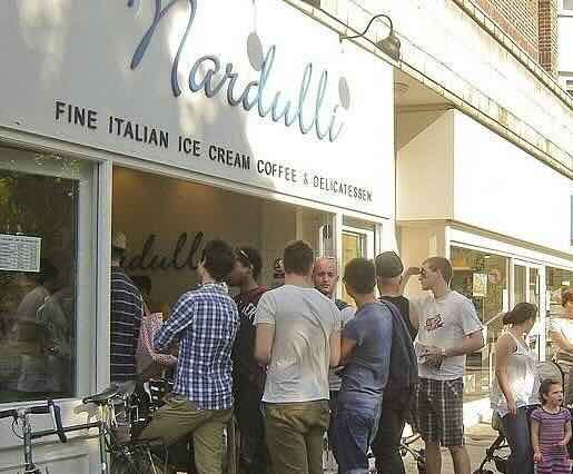 Gelateria a Londra cerca esperto banconista - supervisor alla vendita