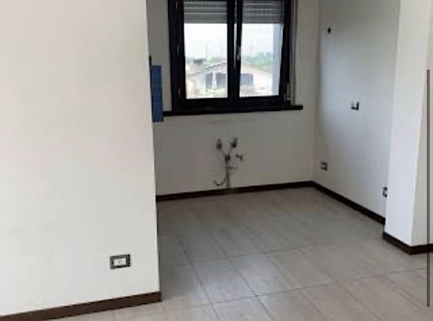GUIDONIA BILOCALE NON ARREDATO CON TERRAZZO PRIVATO - Foto 3