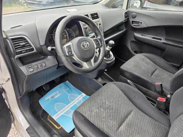 TOYOTA - Verso-S 1.4d Active mt - Foto 6