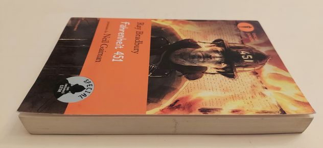 Fahrenheit 451 di Ray Bradbury 1°Ed.Mondadori, maggio 2016 - Foto 3
