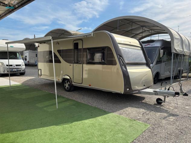 BSTNER TRECENTO 465TS - ROULOTTE CON LETTO MATRIMONIALE ALLA FRANCESE IN CODA
