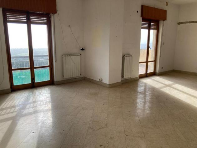 Appartamento di grande respiro,sei vani con vista mare e templi,gli altri vani molto luminosi e soleggiati. Tripla esposizione,posto auto,zona con fac - Foto 14