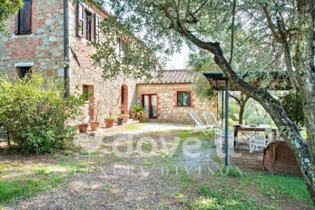 Villa di 1200 m² con più di 5 locali in vendita a Asciano