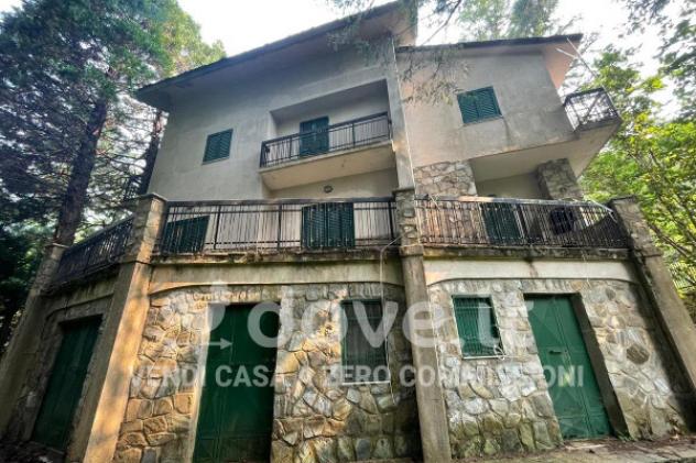 Villa di 300 m² con più di 5 locali in vendita a Santo Stefano in Aspromonte