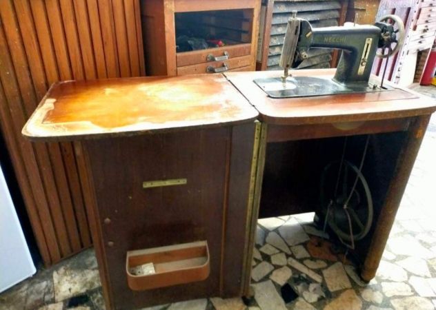 Macchina da cucire antica Necchi - Foto 3