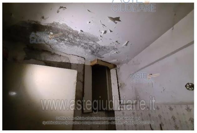 IMMOBILI-IMMOBILE COMMERCIALE-Via delle Sorgenti 28 - Foto 2