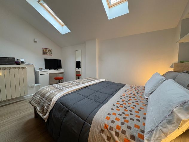 Besozzo - porzione di casa ristrutturata con box - Foto 5