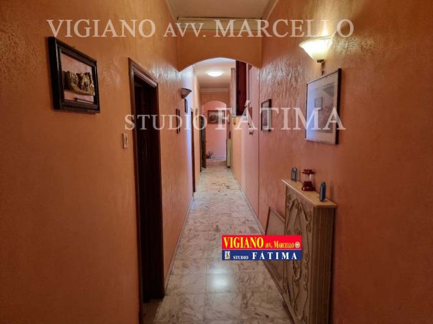 FOGGIA - VENDESI -VIA ZARA 54 - 1° PIANO - VANI 3/MQ.110 + PIANO TERRA MQ. 25 - Foto 2