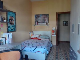 AFFITTASI A STUDENTESSE STANZE  SINGOLE