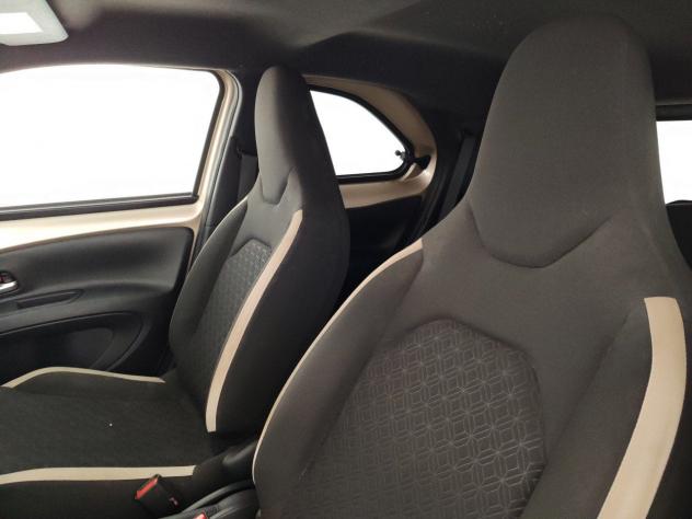 Toyota Aygo X 1.0B (72 CV) Trend Air S-CVT - Foto 9