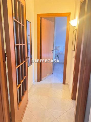 V2639 - In vendita in centro appartamento con balconi e posti auto - Foto 6