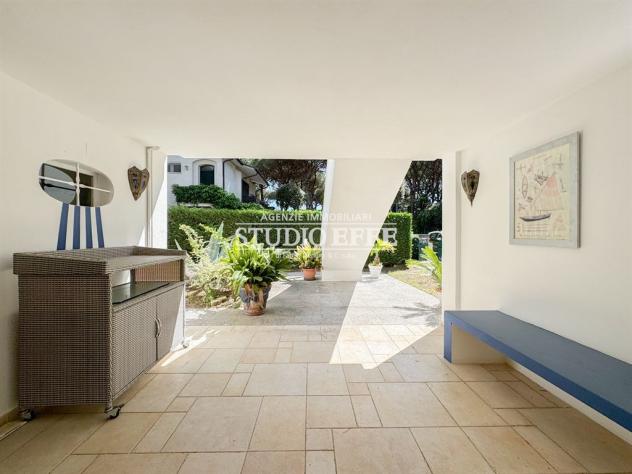 Villetta ad angolo con ampio porticato e giardino - Foto 7