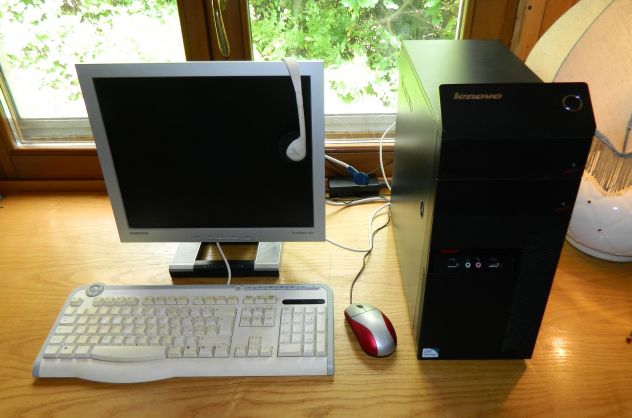 PC Lenovo Pentium Dual Core E5400, RAM 4 GB, HD 300 GB, Win 7, Monitor 17"