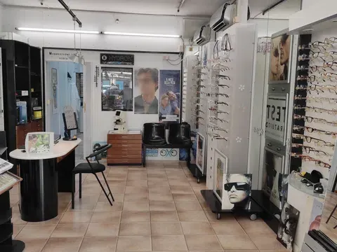 Cedesi Negozio di Ottica Storico in Versilia - Foto 5