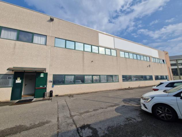 Immobile di 3577 m² con più di 5 locali in affitto a Settimo Milanese