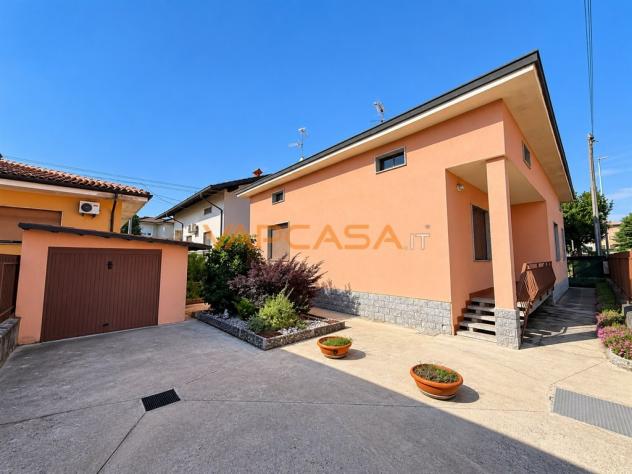 VILLA SINGOLA SU UN UNICO PIANO CON AREA ESTERNA PRIVATA - Foto 2